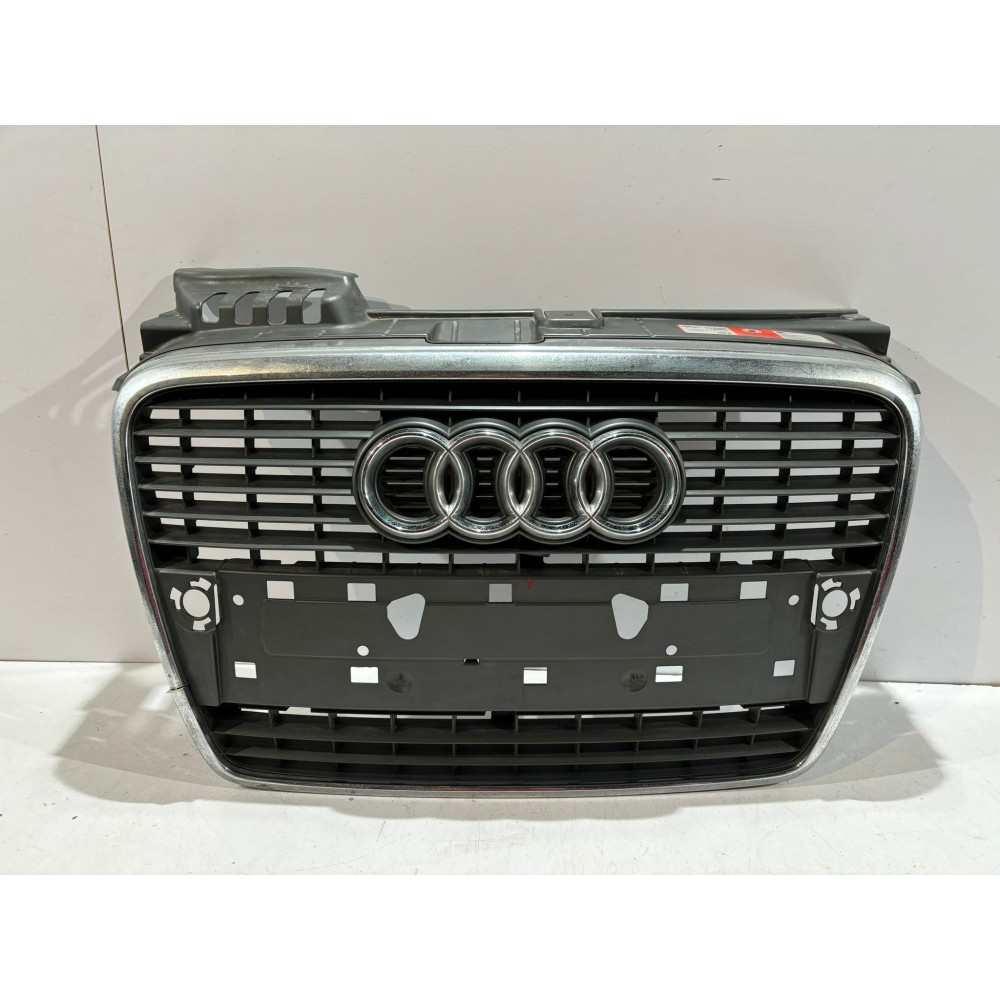 AUDI A4 B7 8E0 Kühlergrill...