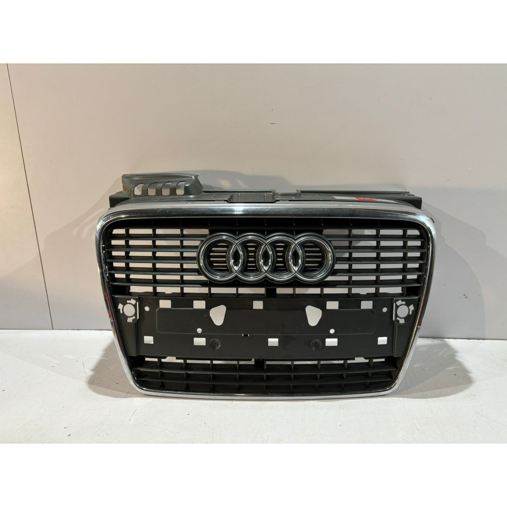 AUDI A4 B7 8E0 Kühlergrill...