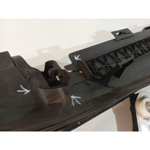 BMW 7 G11 G12 Luftklappe unten am Lenkrad – 18394
