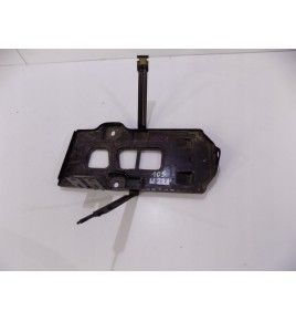 Mercedes S-Klasse W221 – Batteriehalterung.